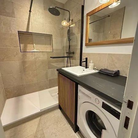 Renovated Designer Historic Center 4 People * Sète