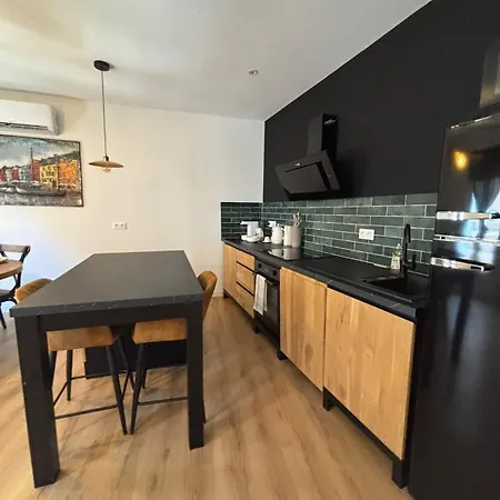 Apartmán Renovated Designer Historic Center 4 People