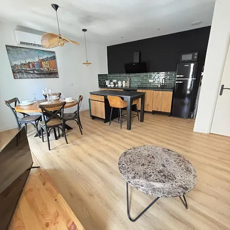 Renovated Designer Historic Center 4 People Apartamento Sète