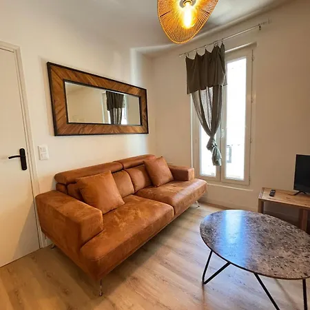 Renovated Designer Historic Center 4 People Sète