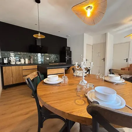 Renovated Designer Historic Center 4 People Sète