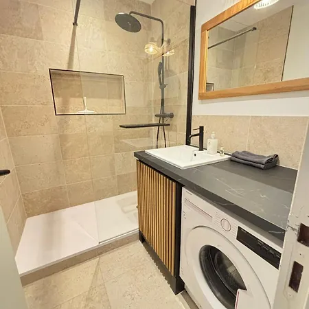 Apartmán Renovated Designer Historic Center 4 People